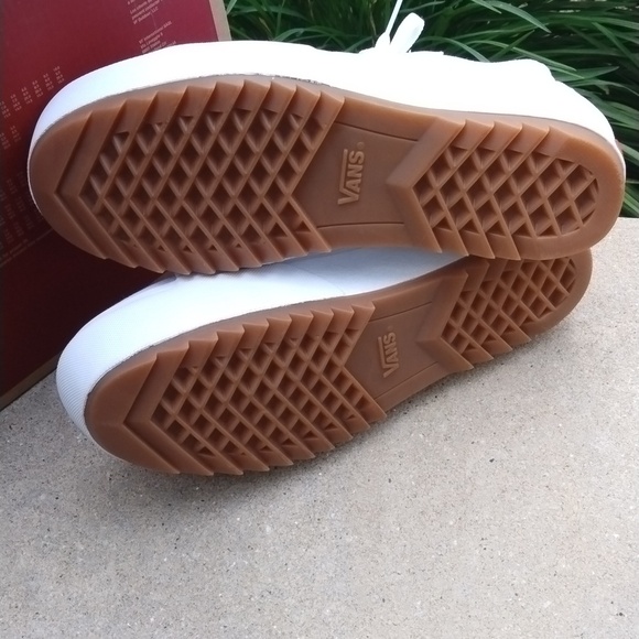 NWT Vans Filmore High-Top Platform Sneaker - Women's size 9.5 - Picture 6 of 13